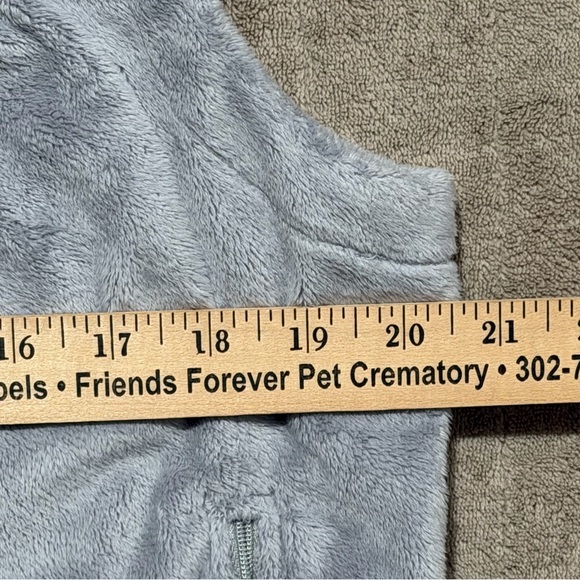 Cute Women’s Fuzzy Mountain Hard Wear Gray Fleece Vest Size Large Outdoors - Picture 7 of 8